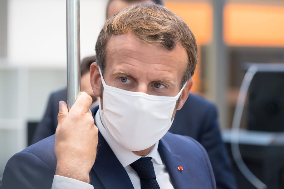 Macron S Etrangle Et Se Demasque Castex Et Bayrou Oublient Les Gestes Barrieres Videos