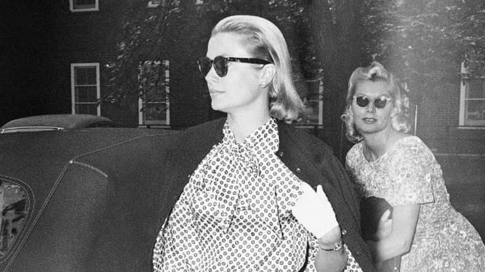 Grace Kelly en robe à pois en juin 1960