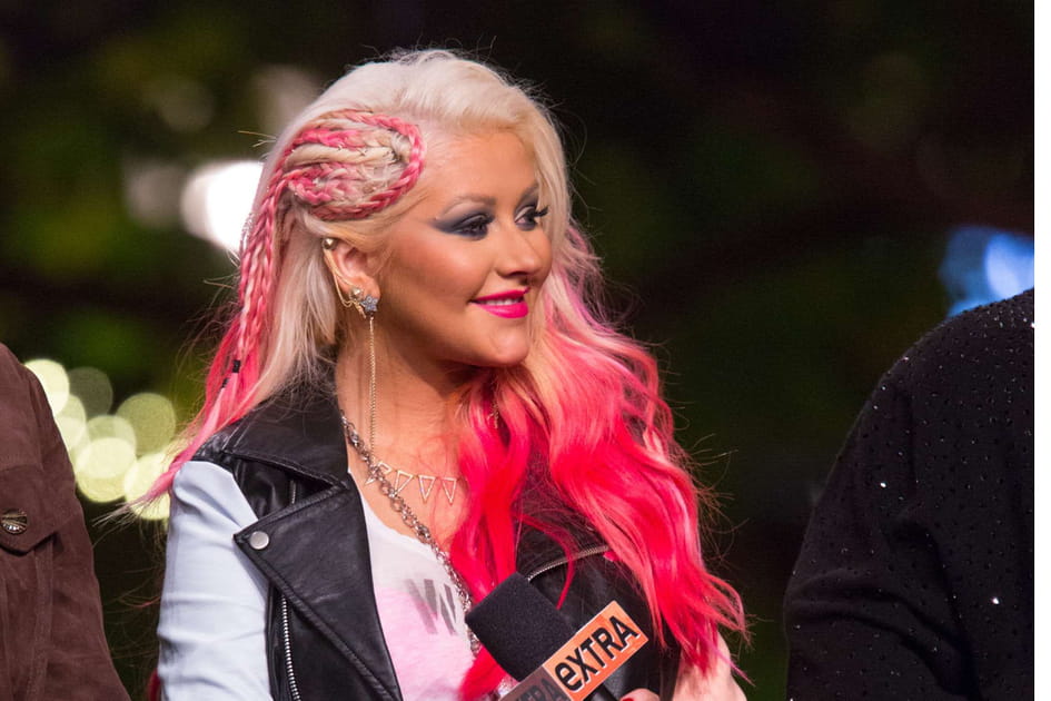 Christina Aguilera et ses m&egrave;ches roses fluo