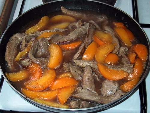 Aiguillettes de canard aux pêches et au café