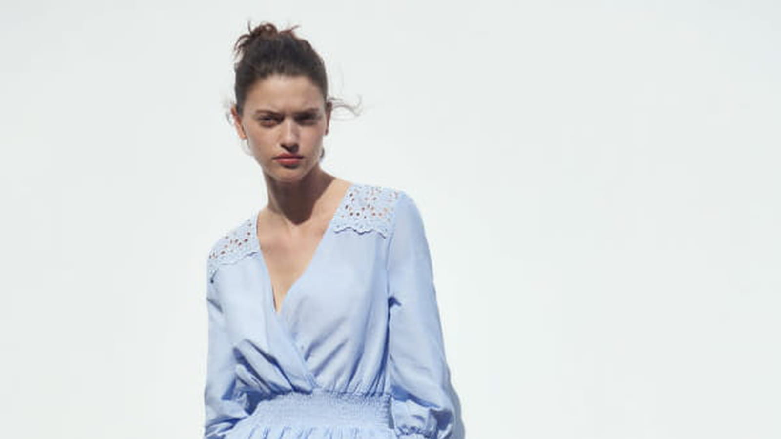 Robe à broderies perforées Zara 