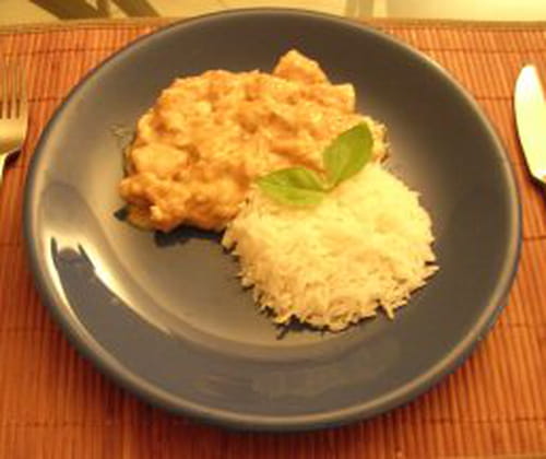 Poulet au lait de coco, curry et amandes effilées