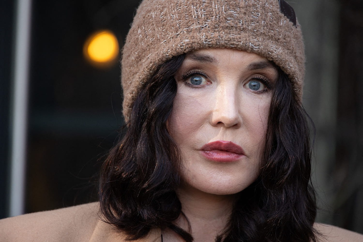 At 70, Isabelle Adjani has just adopted Dua Lipa’s cult hair color