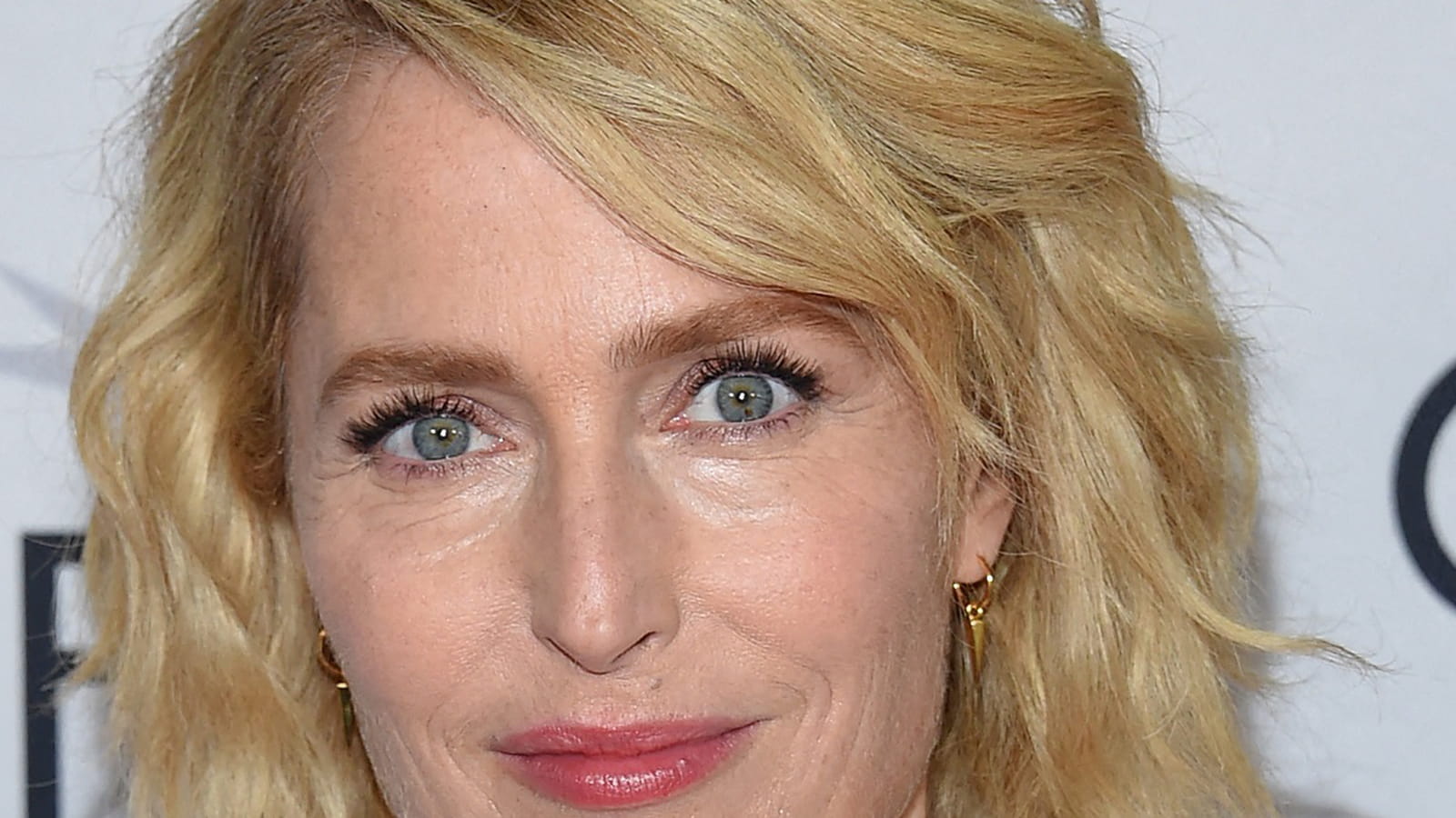 Gillian Anderson, avec un carré
