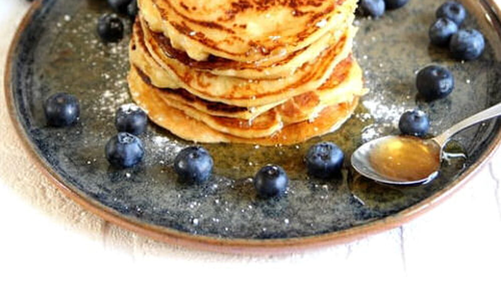 Pancakes à la crème fraîche parfumés au miel