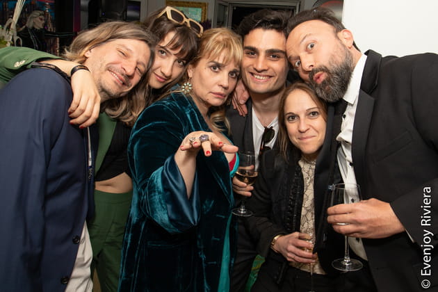 Christine Citti, bien entour&eacute;e pour l'opening de Sandra & Co