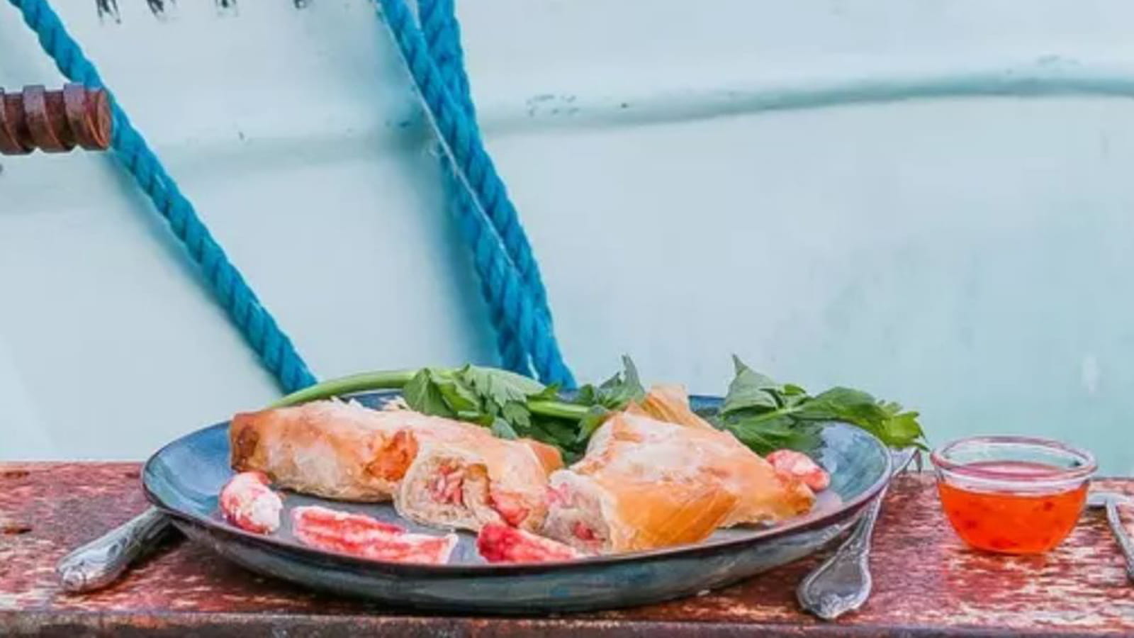 Samossa de crabe : julienne de céleri à la citronnelle, crabe des neiges