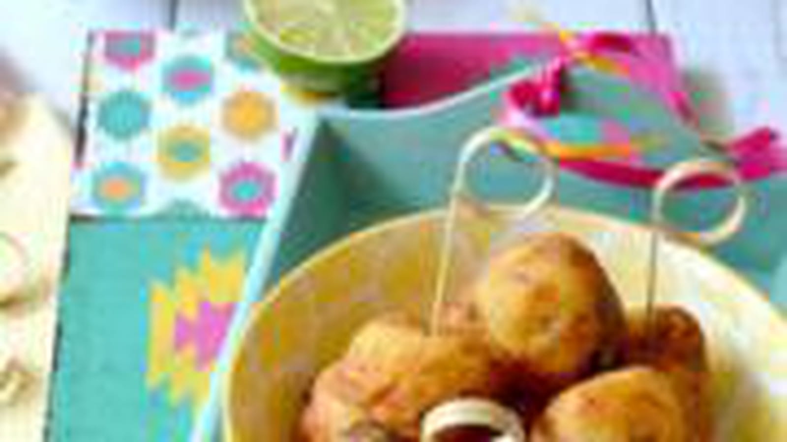 Beignets de fruit à pain à la morue, au citron vert et aux herbes