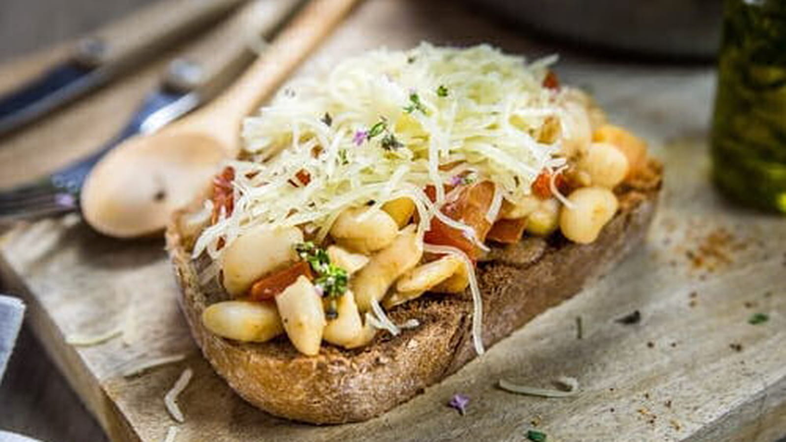 Tartine de haricots tarbais à la provençale
