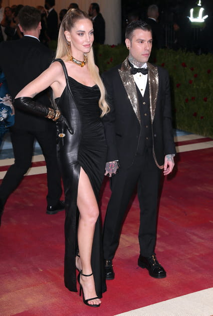 Chiara Ferragni et Fedez en robe fendue et smoking noir
