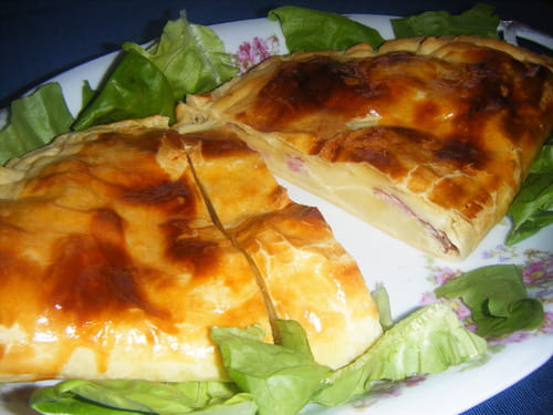 Feuilleté en chausson au fromage à raclette et jambon