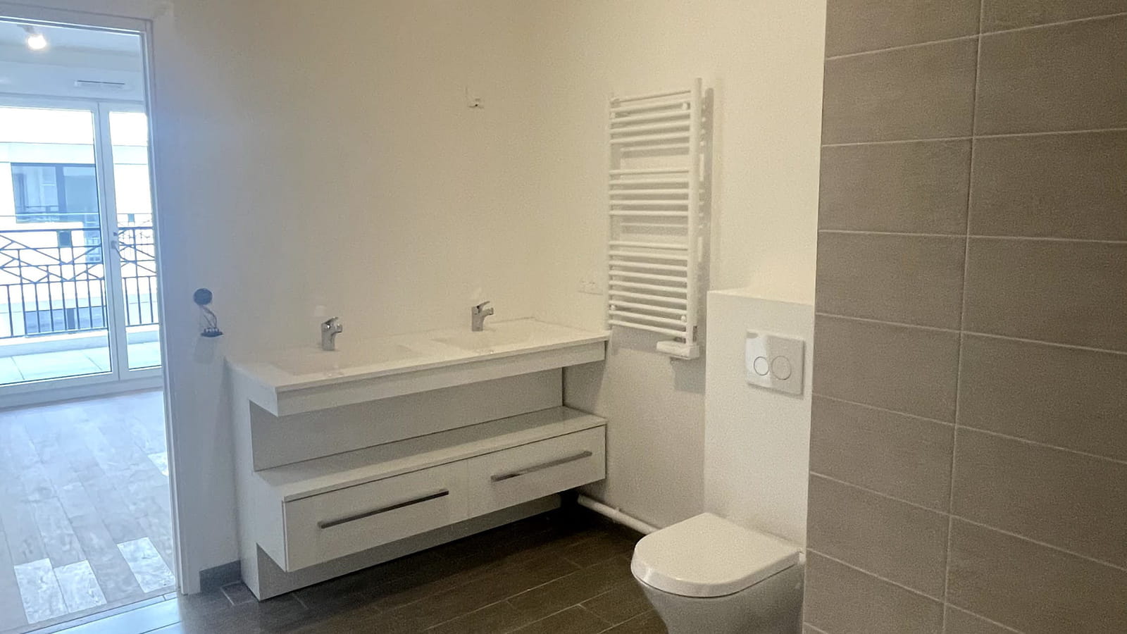 Salle d'eau avant 