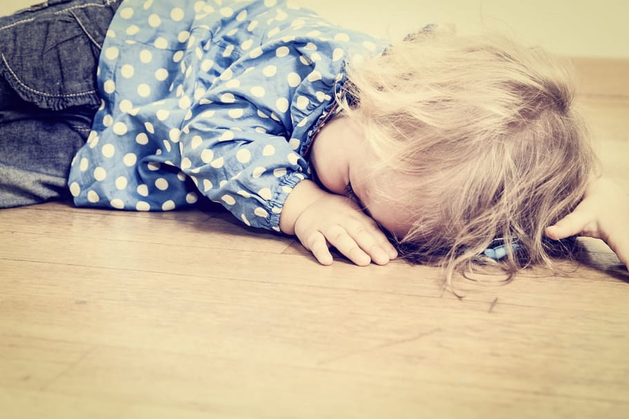 Enfant maltraité : les témoins doivent réagir