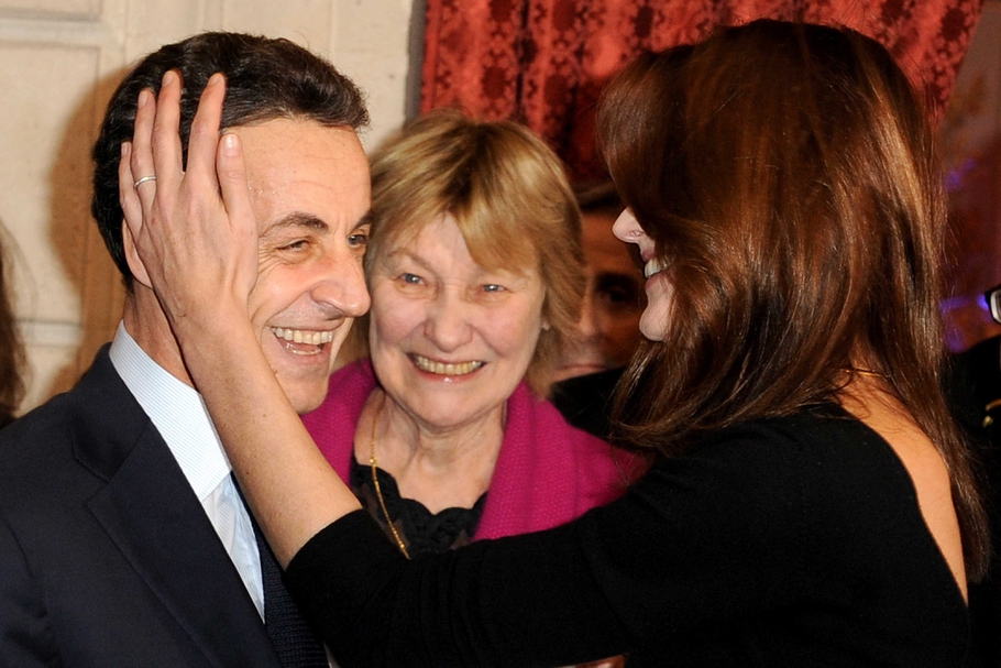 Sarkozy crie à l'injustice, Marisa et Carla Bruni réagissent (bizarrement)