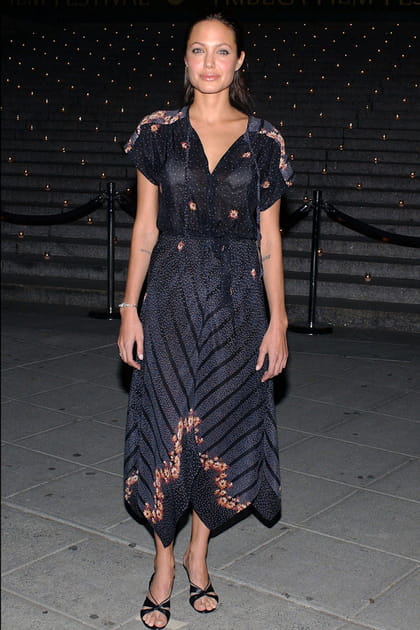 Avant&nbsp;: Angelina Jolie en robe &agrave; fleurs en 2003