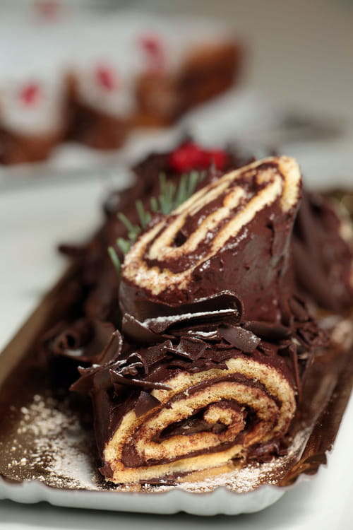 Bûche de Noël traditionnelle à la mousse au chocolat