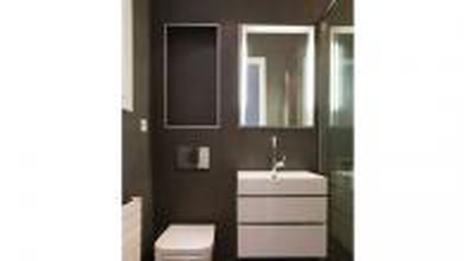 Salle d'eau couleur taupe