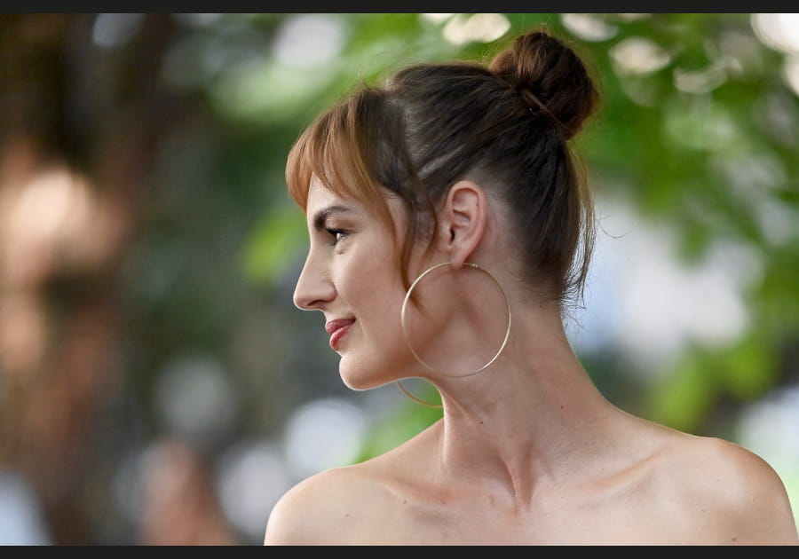 Top&nbsp;: le chignon haut de Louise Bourgoin