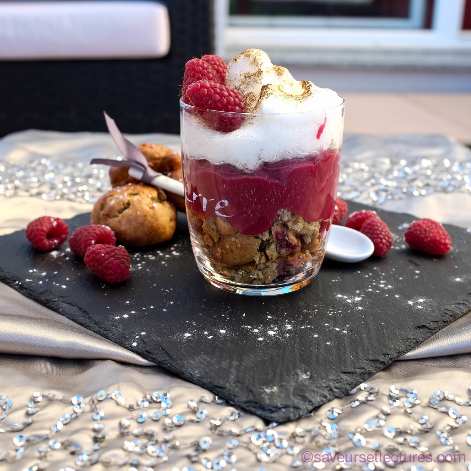 Tarte fruits rouges curd meringuée revisitée sur cookies pistache - sparrow