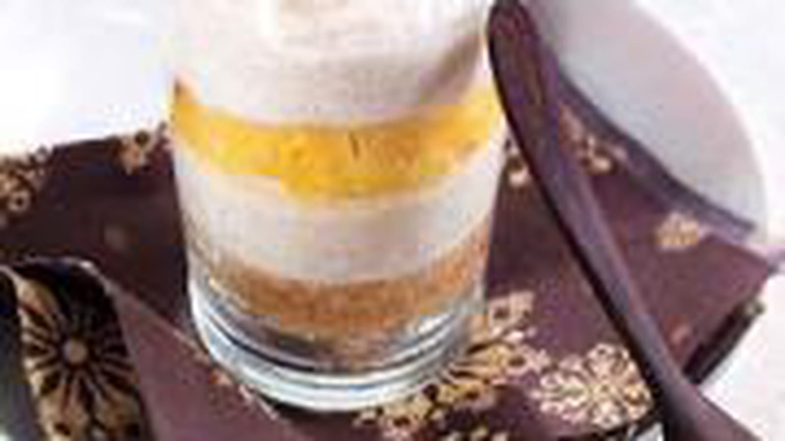 Trifle au fromage à la crème Elle&Vire, cacao et passion-ananas