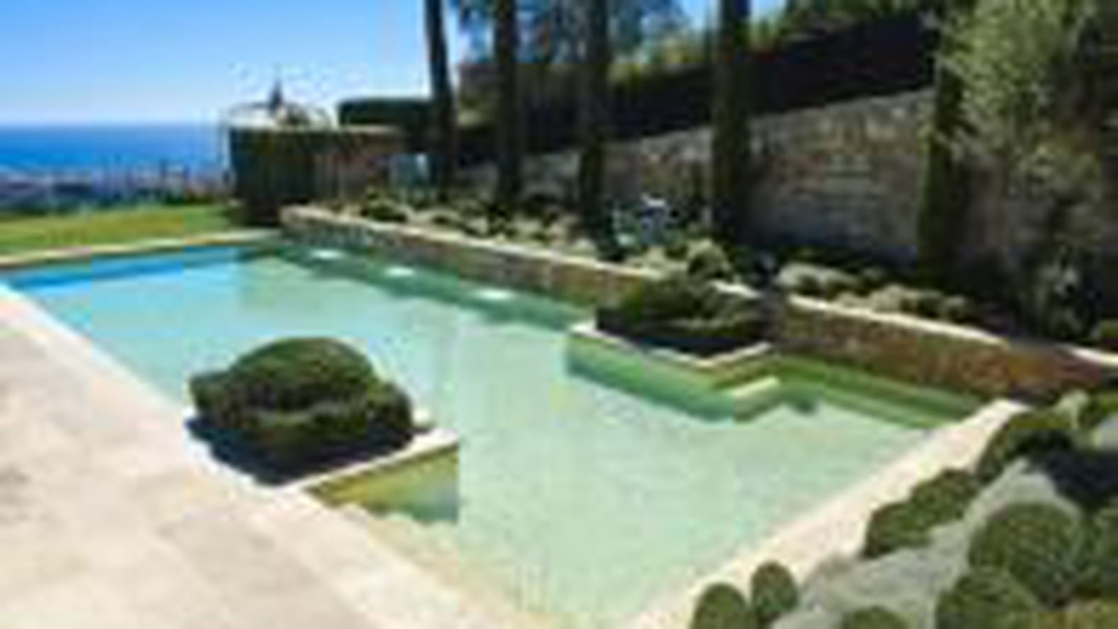 Piscine avec spa en cascade