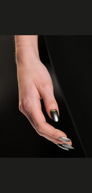 Manucure&nbsp;: gouttes d'or