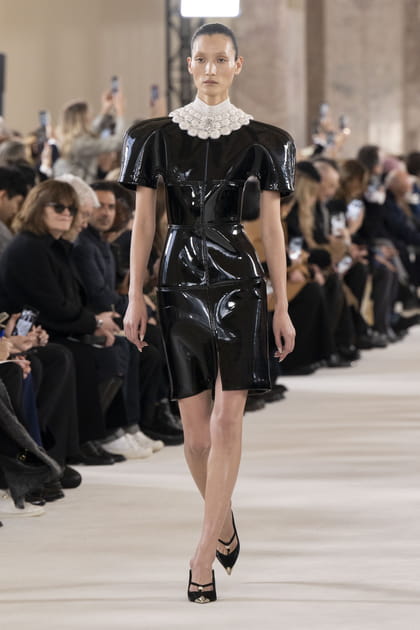 Virée dans l'espace avec Schiaparelli pour la collection haute couture printemps-été 2024