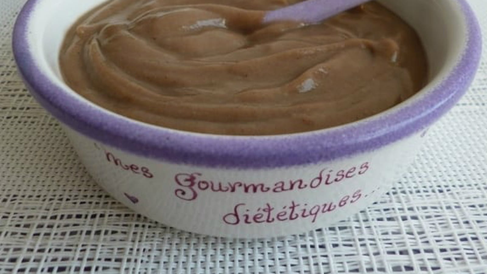 Crème dessert vegan à la caroube crue