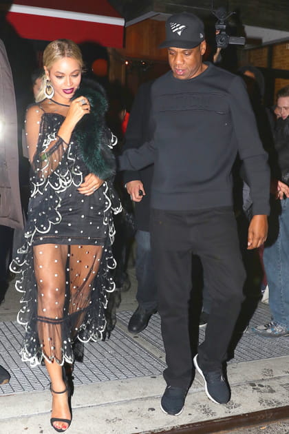Beyonc&eacute; en robe transparente en tulle