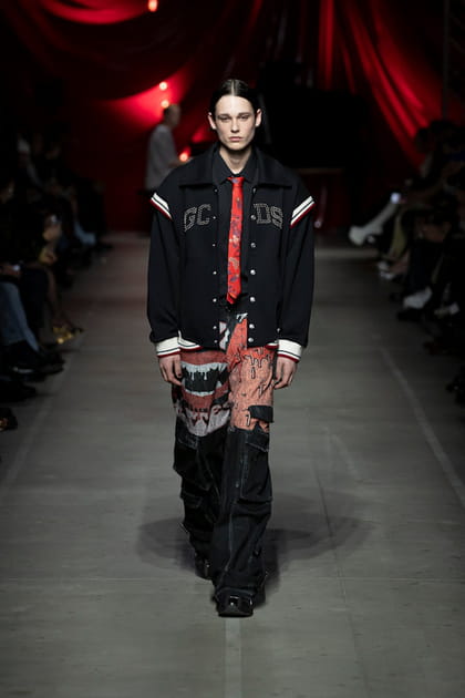 Veste inspiration teddy et pantalon baggy aper&ccedil;us sur le d&eacute;fil&eacute; GCDS