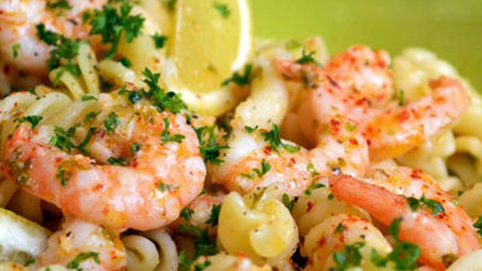Spirelli aux scampis marinés au citron, à l'ail et piment d'Espelette
