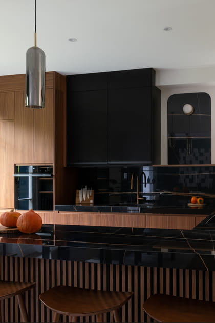 Apr&egrave;s&nbsp;: une cuisine chic avec un style de bar d'h&ocirc;tel