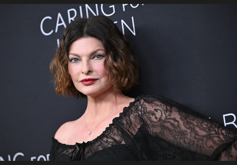 Le carr&eacute; wavy de Linda Evangelista