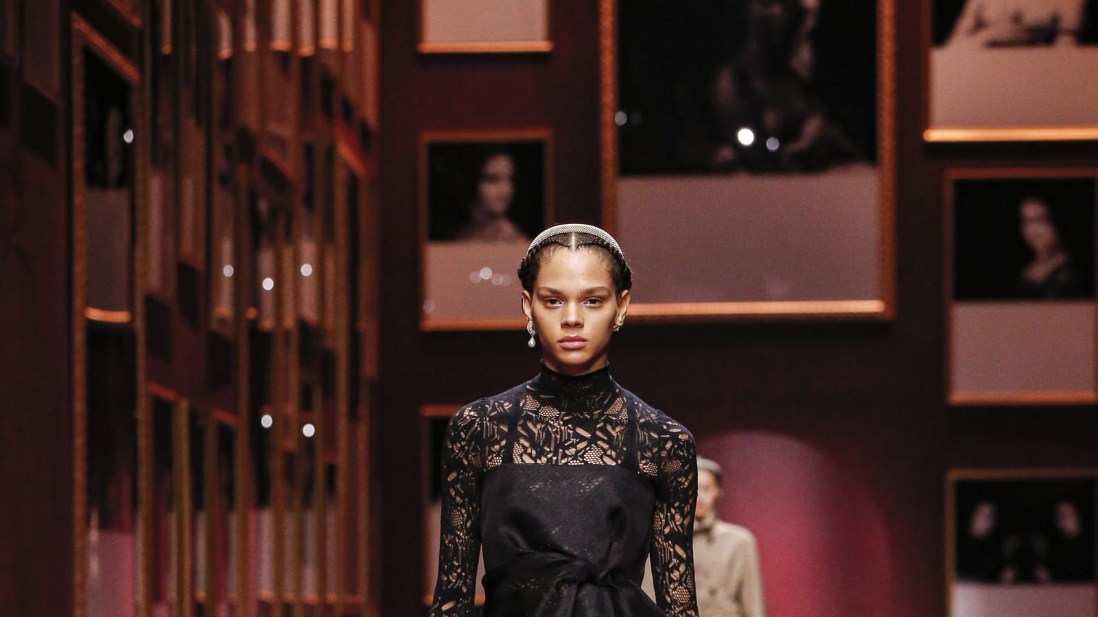 Look 32