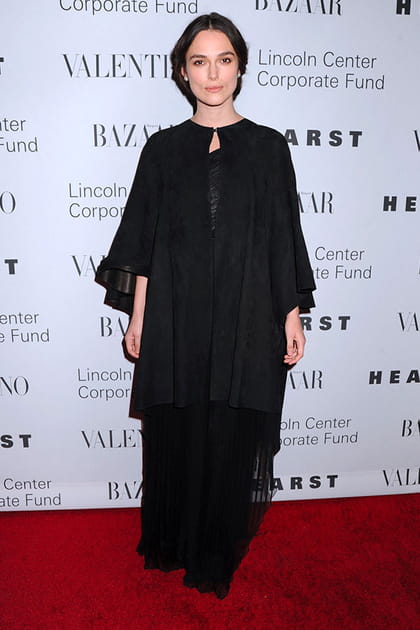 Keira Knightley en robe noire ample