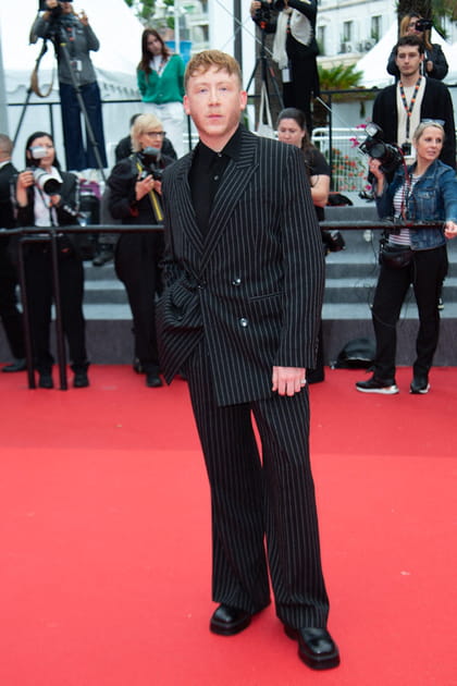 Eddy de Pretto en smoking noir