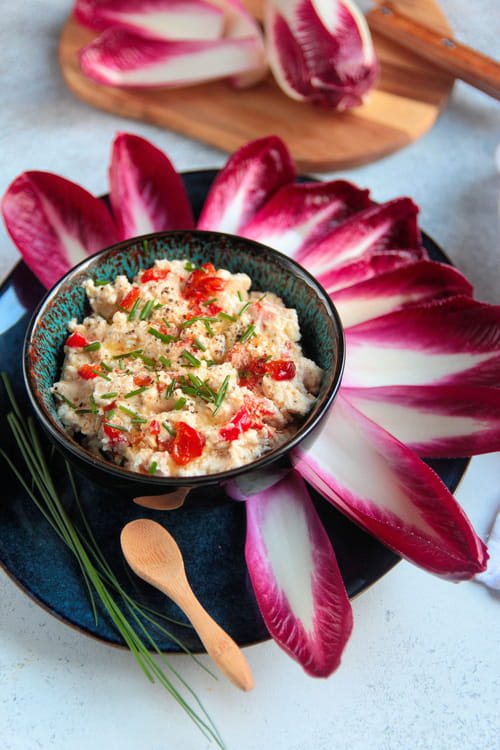 Dip d'endive au chèvre & poivron rouge