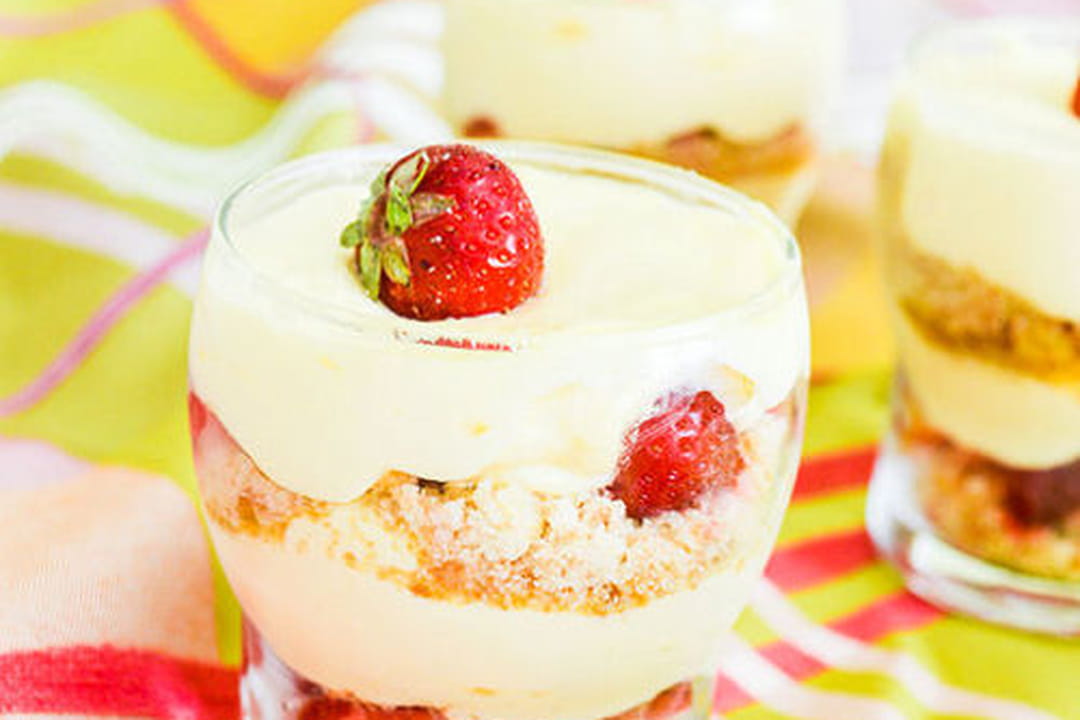 Verrines fraises, mascarpone, palets breton