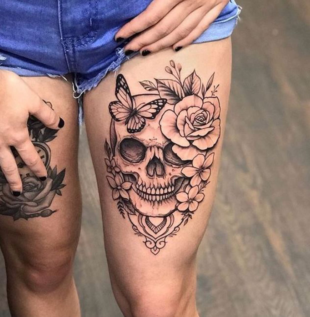 Tatouage Femme Cuisse Tete De Mort
