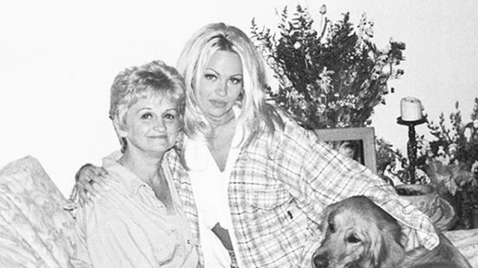 Carol Grosco, Pamela Anderson