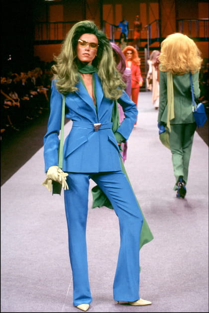 D&eacute;fil&eacute; Thierry Mugler automne-hiver 2001-2002