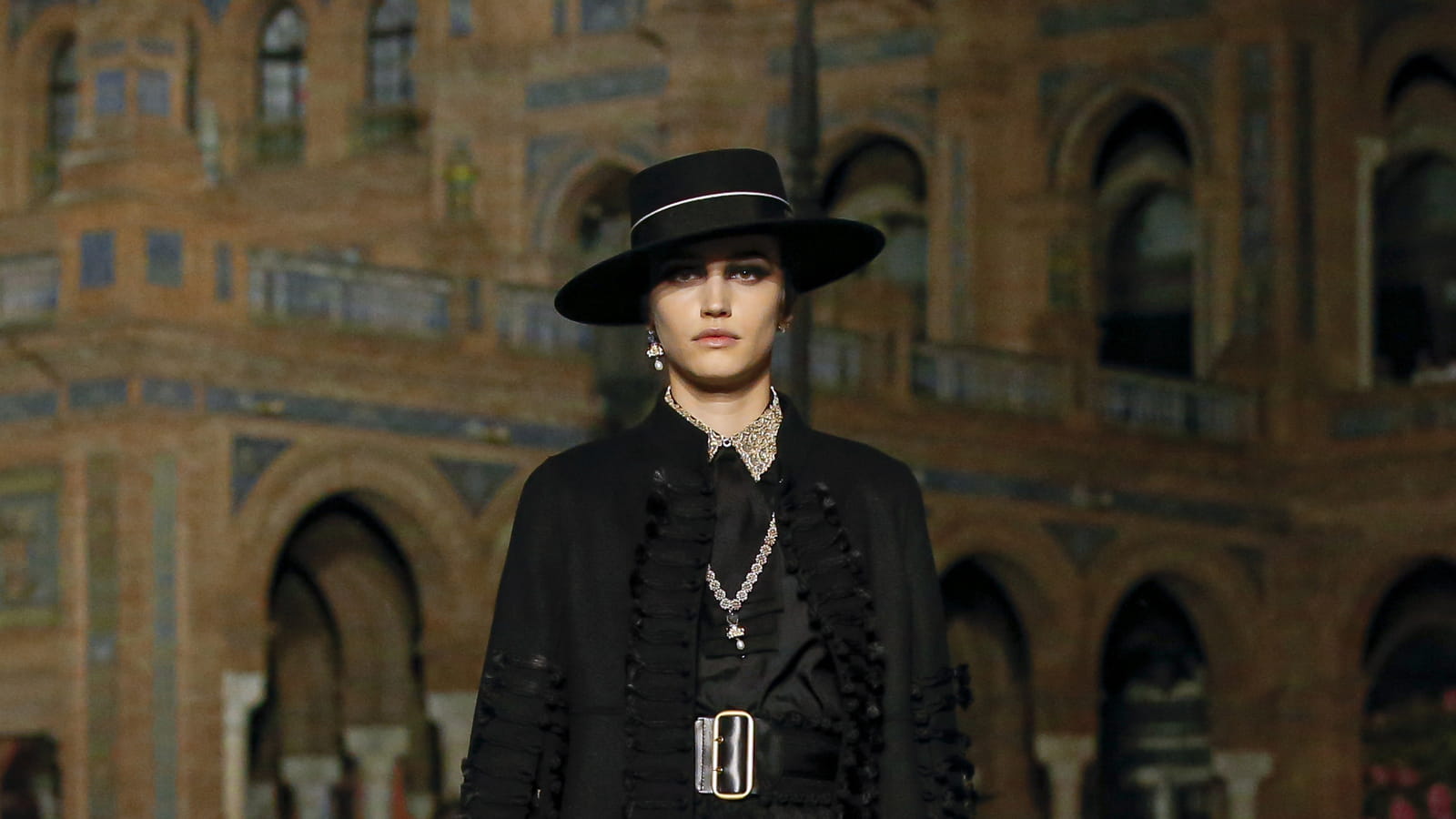 Look 16
