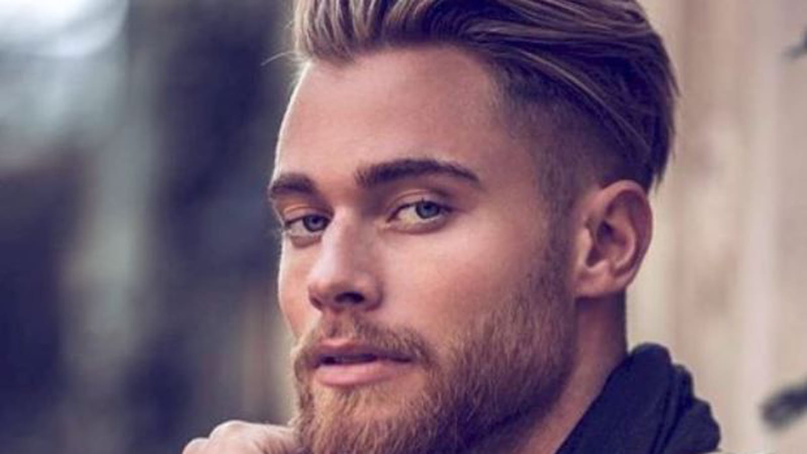 Coupe Pompadour et dégradé moyen