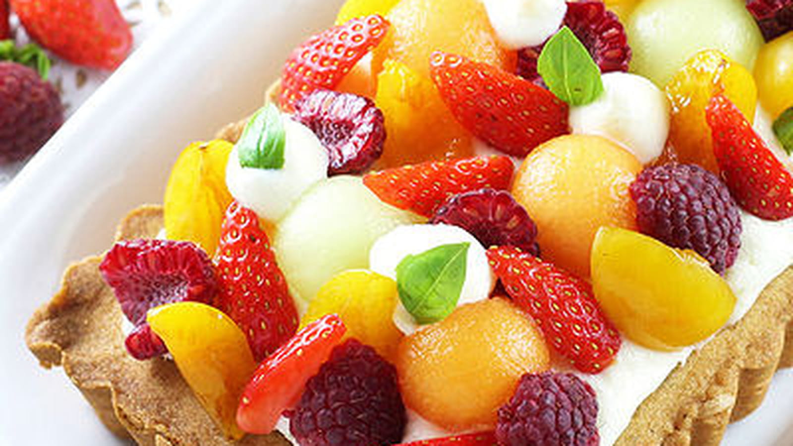 Tarte sablée à la mousse légère au chocolat blanc et aux fruits d'été
