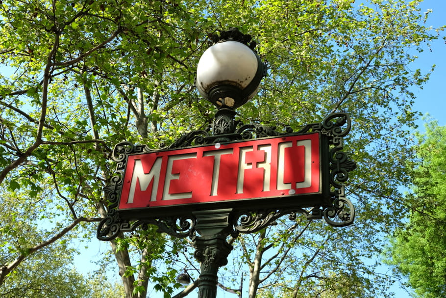 Deux femmes célèbres donnent leur nom à des stations du métro parisien