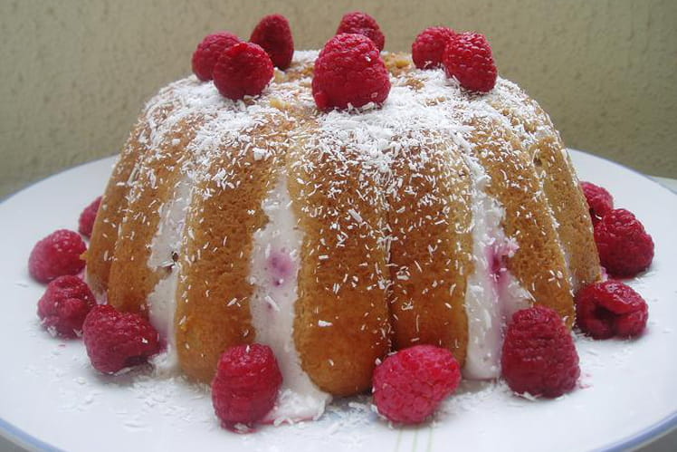 Charlotte aux framboises et noix de coco