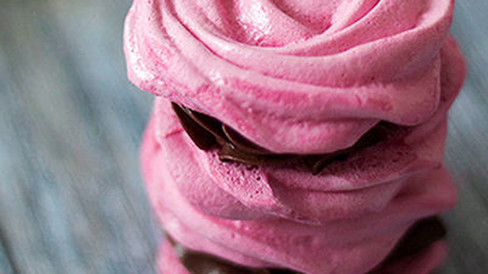 Meringues roses crème chocolat