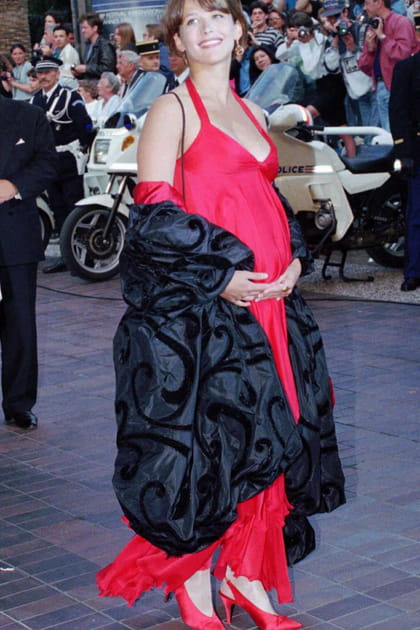 Avant : Sophie Marceau à 27 ans en robe rouge décolletée