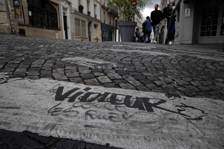 Le graffeur de "l'amour court les rues", Wilfrid A., mis en examen pour viols