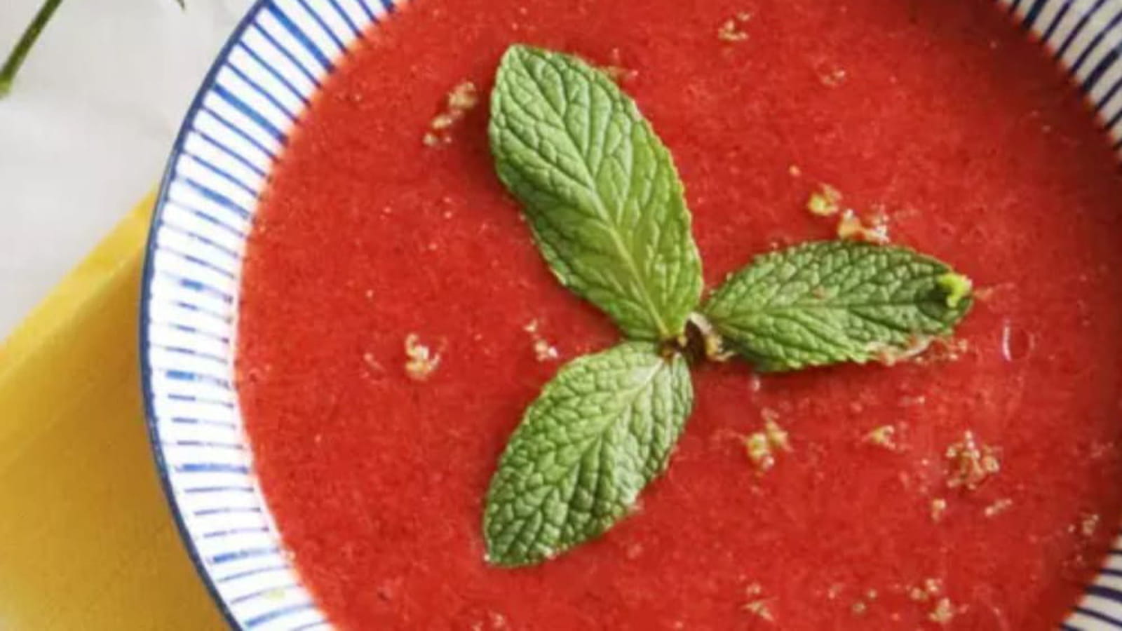Soupe de fraises à la menthe et citron vert